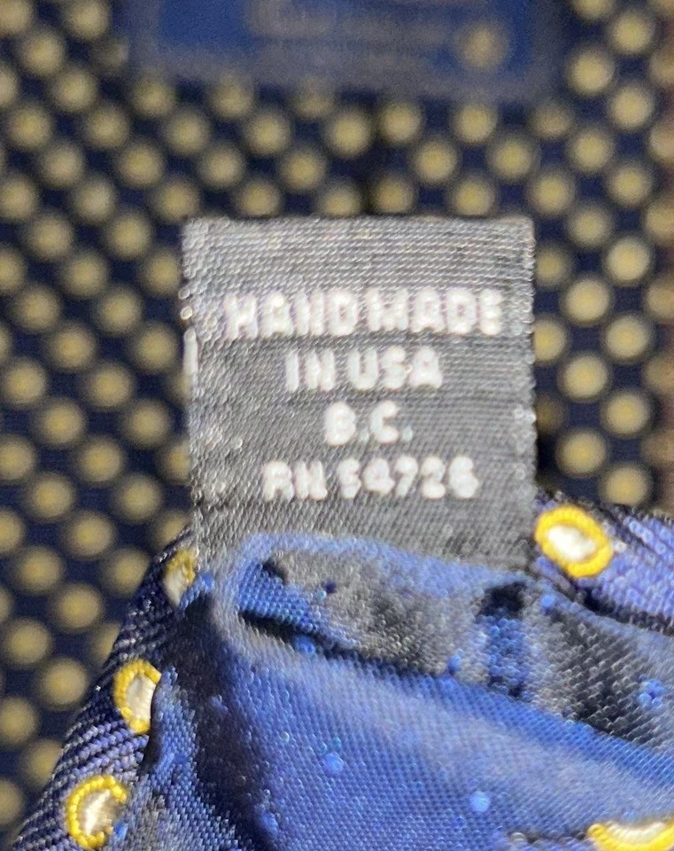 Corbata Royal Classic Tom James Para Hombre Azul Marino Amarillo Seda Lunares Hecha a Mano EE. UU. Foto 3 de 4