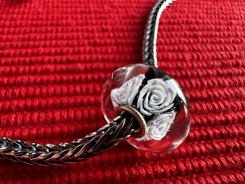 Trollbeads Mother’s Day White Roses New - Picture 2 of 6