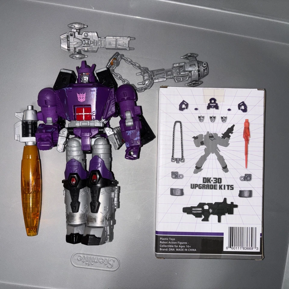 Transformers Wfc Kingdom Galvatron con kit de actualización Foto 2 de 2