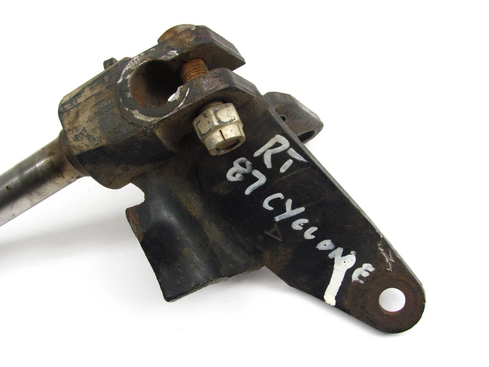 1987 POLARIS 87 CYCLONE W877828 250 250X - RIGHT FRONT WHEEL AXLE STRUT SPINDLE - Image 4 of 4