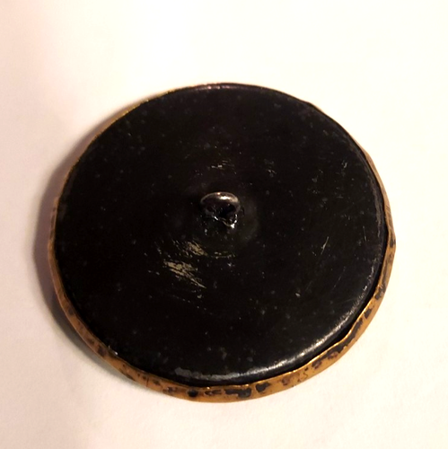 Antico ombrellone figurativo metallo bottone ottone con rilievo nero dama vittoriana 1 1/2" - Foto 4 di 5