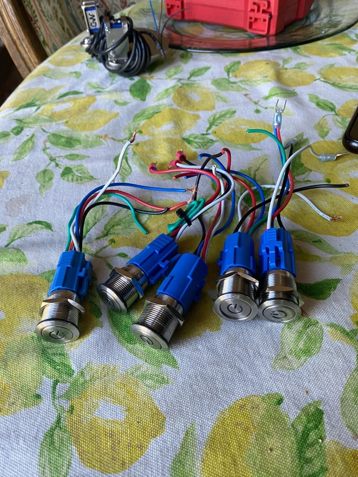 Interruptor de botón de enganche Ulincos U16F5 1NO1NC SPDT ENCENDIDO/apagado 5 amperios 250 VCA Foto 3 de 3