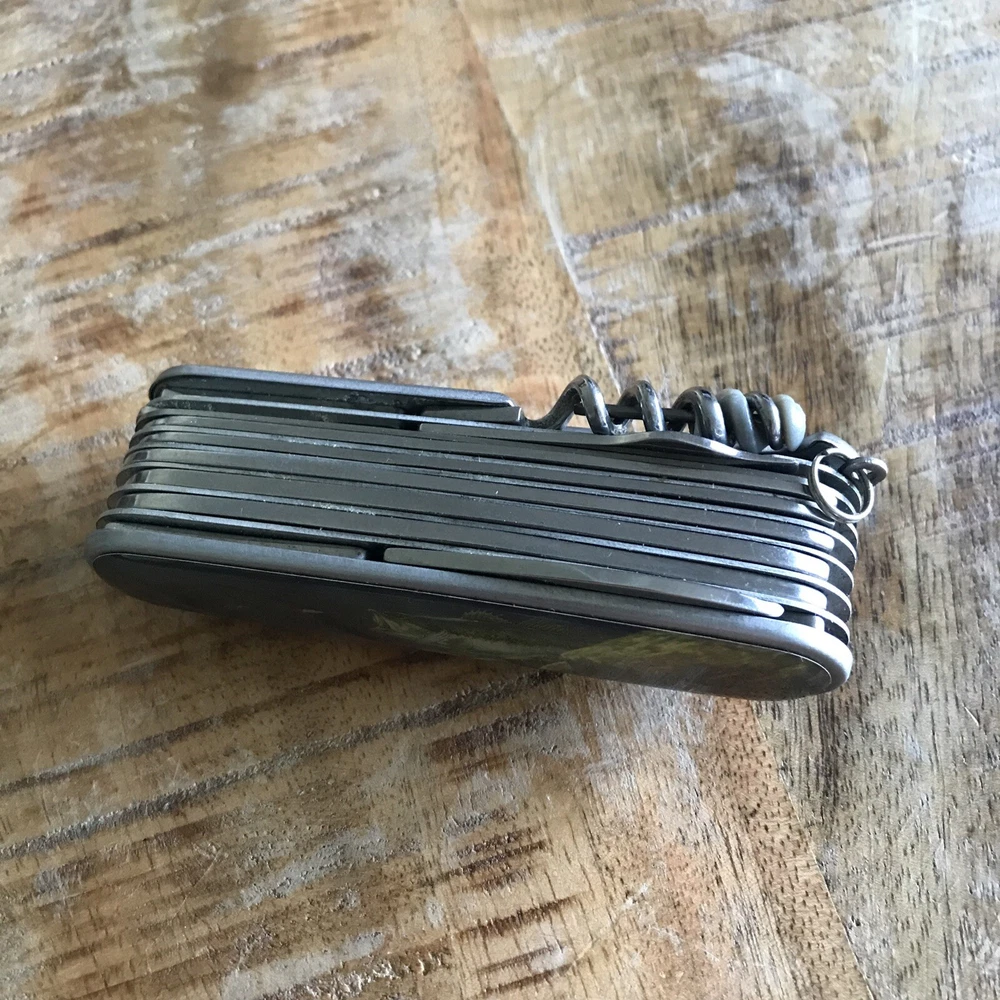 MULTI-TOOL WITH KNIFE AND SCREW DRIVER UTILITY SET MINI TOOLS BASS FISHING