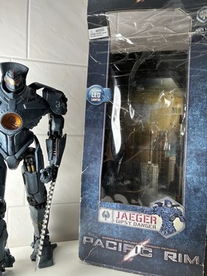 Pacific Rim Jaeger Gipsy Danger Battle Damaged 18  Neca