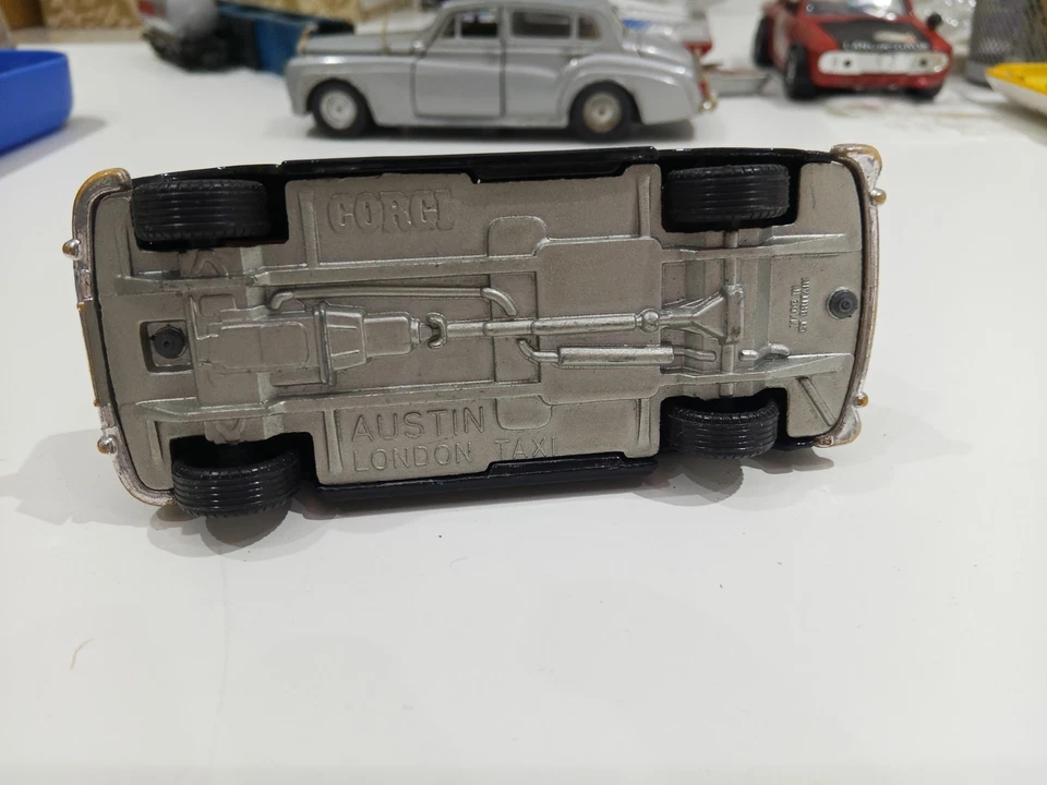 Corgi Toys 1:43 CIRCA MADE IN GT.BRITAIN AUSTIN London Taxi - Cab - Immagine 3 di 3