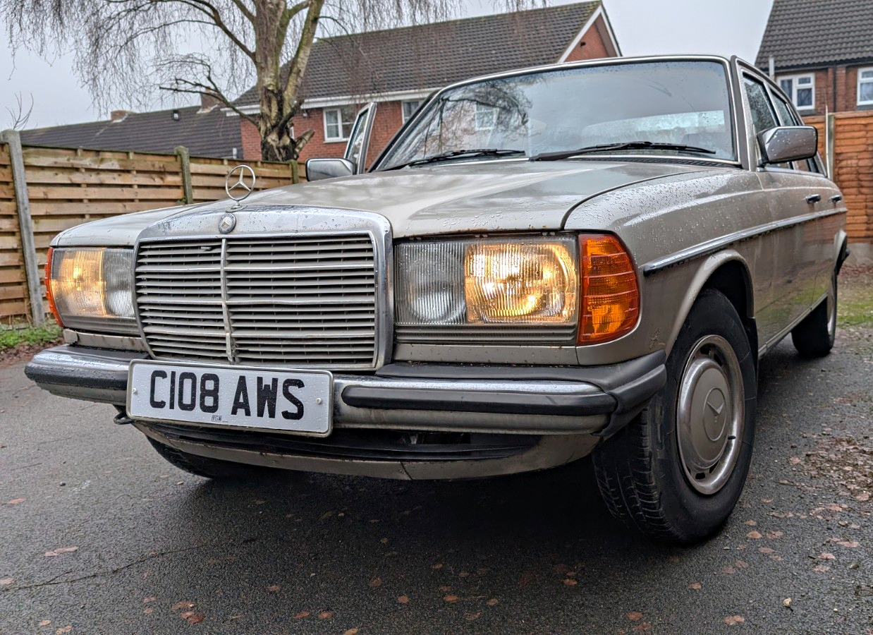 1985 Mercedes W123 200