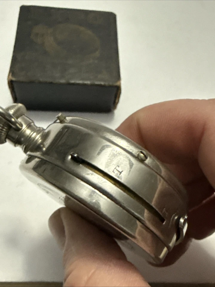 ANTIGUO RELOJ DE BOLSILLO EXPO SECRET EN FORMA DE ESPÍA MINIATURA CÁMARA VISOR BUSCADOR Foto 4 de 4