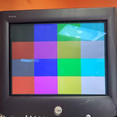 Dell P992 Sony Trinitron 19'' CRT VGA 1920 x 1200 75Hz Monitor w/ Stand