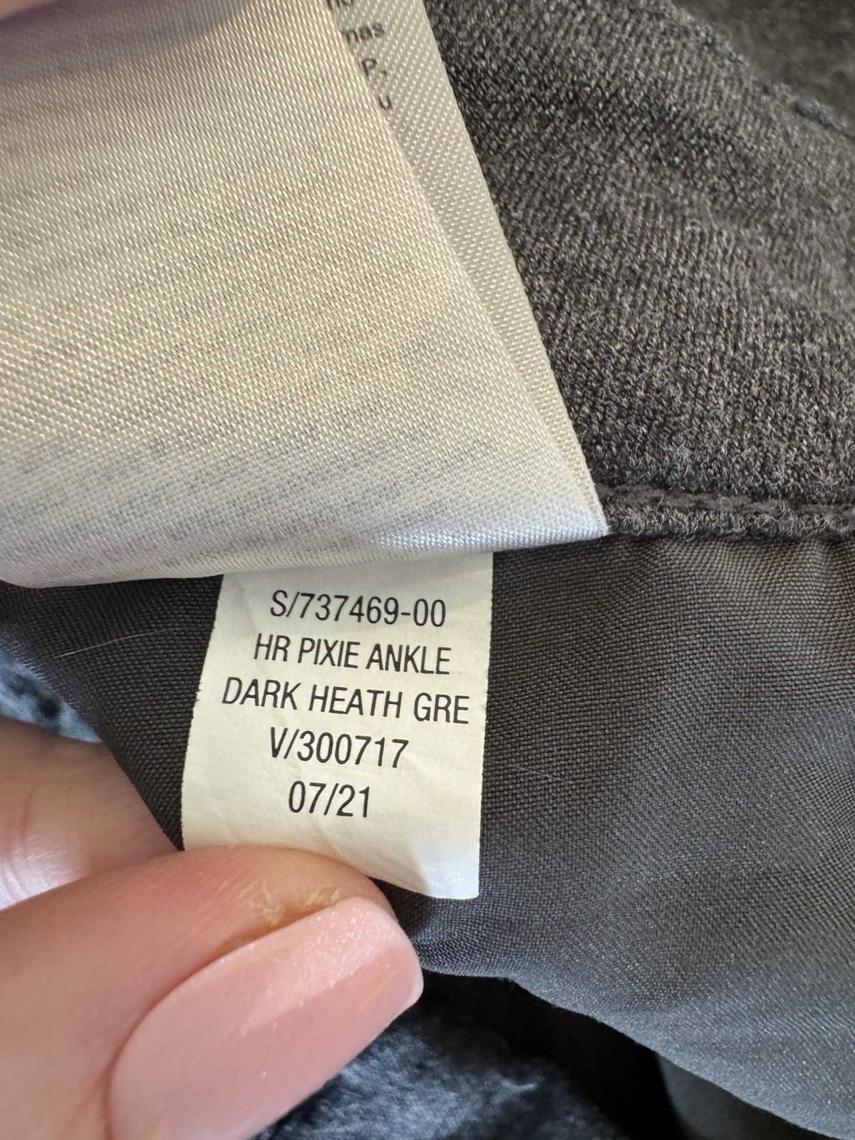 Old Navy Women's Solid Gray Pixie Pant Never Fade… - image 8