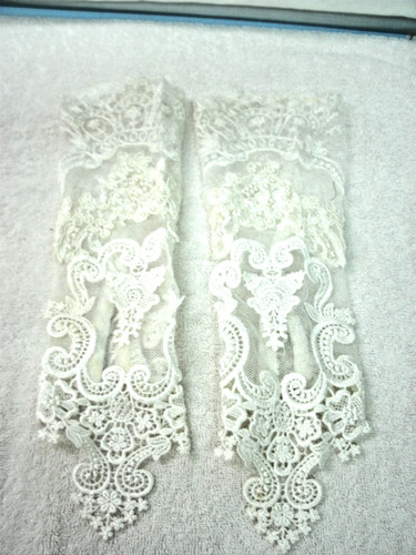 Vintag Bridal Gloves-White Lace/Pearls/Appliques- Long Fingerless