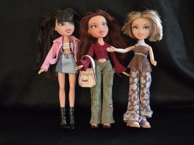 Y2K VTG 2001 BRATZ DOLLS LOT w/ Clothes & Shoes Jade Yasmin Megyn #15 Bundle