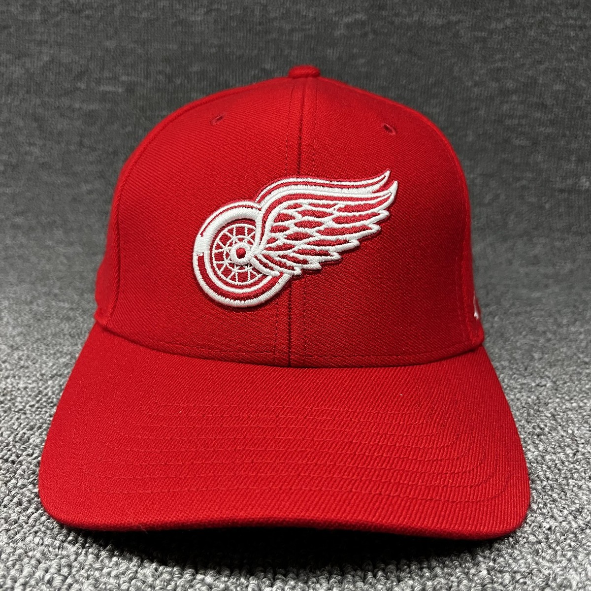 47 Brand Detroit Red Wings NHL Stretch Fit Baseball Cap Red New
