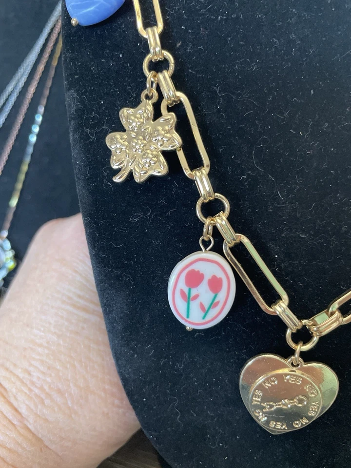 Collar con dije de cadena con clip en tono dorado corazón azul luna flor boho Foto 3 de 4