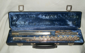 NICE GEMEINHARDT 2SP FLUTE WITH CASE