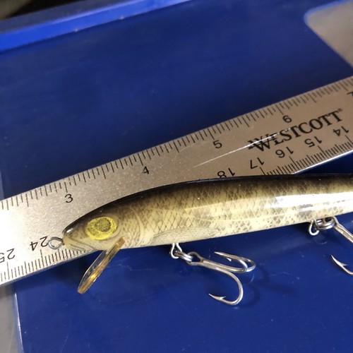 Señuelo de pesca natural de aleta roja Rebel Minnow flotador color raro 4,5" NUEVO - Imagen 11 de 19