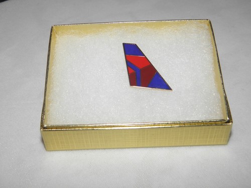 DELTA AIRLINES PIN DE SOLAPA TACK COLA DE AVIÓN NUEVOS COLORES DEL NOROESTE PILOTO REGALO NUEVO! - Imagen 4 de 9