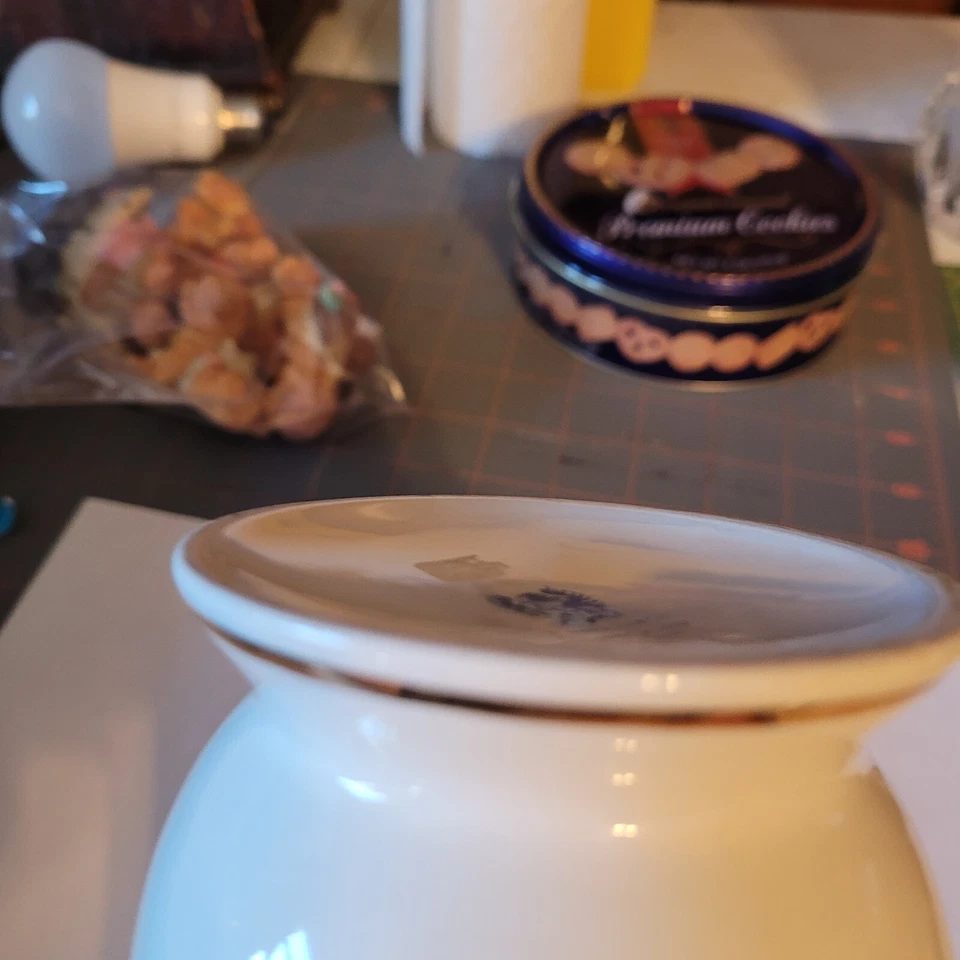 Rare Find Walter Stark made in Chile handpainted white vase with gold accents - Image 3 of 4