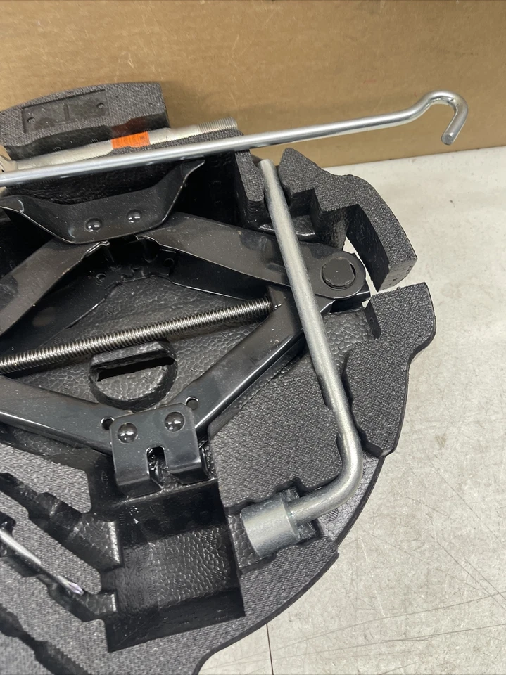 2008 2009 2010 2011 Subaru Impreza Wagon neumático de repuesto gato espuma moldura herramienta remolque OEM Foto 4 de 4