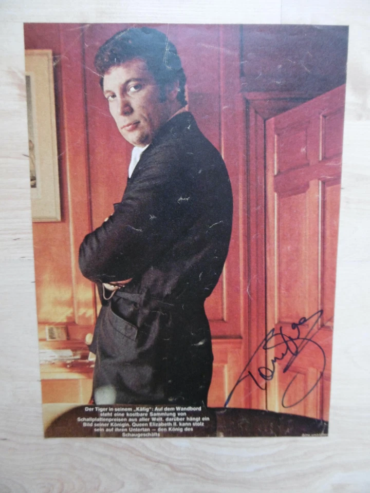 Tom Jones Autogramm signed A4 Magazinbild - Bild 1 von 1
