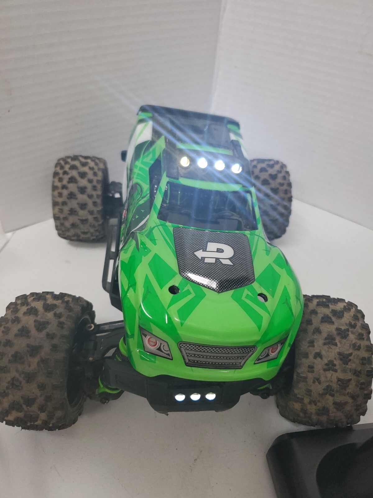 RIAARIO  TEAR UP THE DIRT 1:18 SCALE 4WD Racing Car 2.4G  Remote Control Car