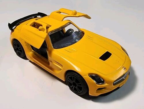 Siku Yellow Mercedes Benz SLS AMG Black Series 1/64 Diecast/Plastic - 第 2/11 張圖片