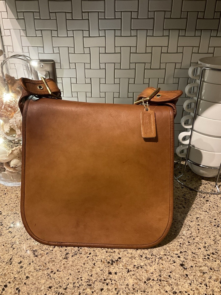 バッグ Vintage Coach Saddle Bag Tan Old Model COACH Vintage Classic Shoulder Bag in Putty Leather, Saddle