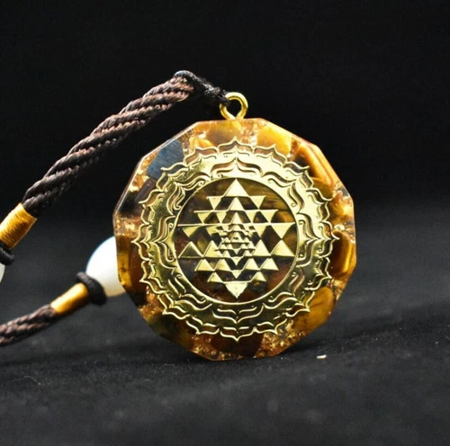 Collana con ciondolo cristallo occhio di tigre naturale orgonite Sri Yantra geometria sacra - Foto 2 di 5