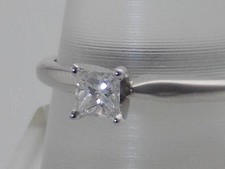 Bague Solitaire En Diamant Princesse 1/4CT En Or Blanc 14KT Bishopjewelry