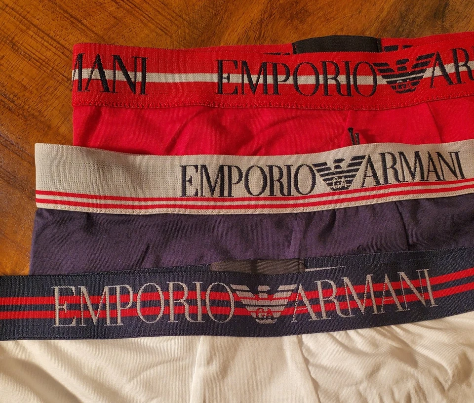 全新带盒 Emporio Armani 3 包腰带行李箱白色、红色、海军蓝 M 码 65 美元。 — 第 2/4 张图片