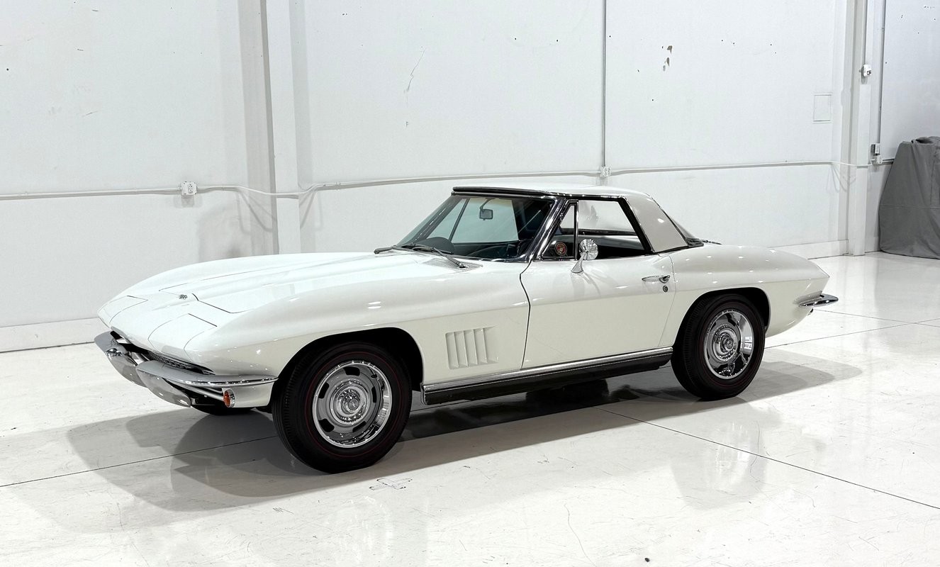 1967 White Chevrolet Corvette   | C2 Corvette Photo 2
