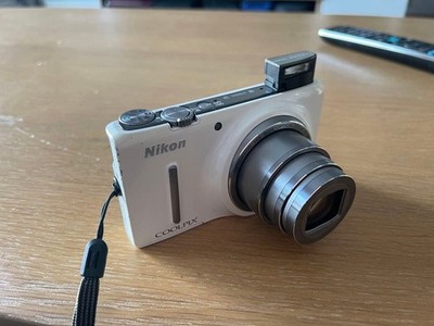 Nikon COOLPIX Kamera weiß LCD-Bildschirm Gurt enthalten gebraucht aus Japan