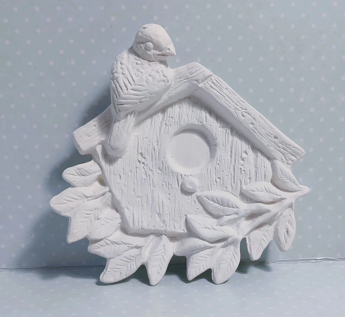 Plaque de Maison en céramique émaillée décor artisanal l'épouvantail