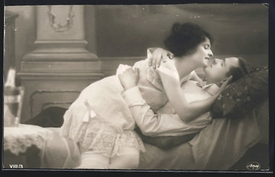 Photo postcard couple in love on a chaise longue nude 