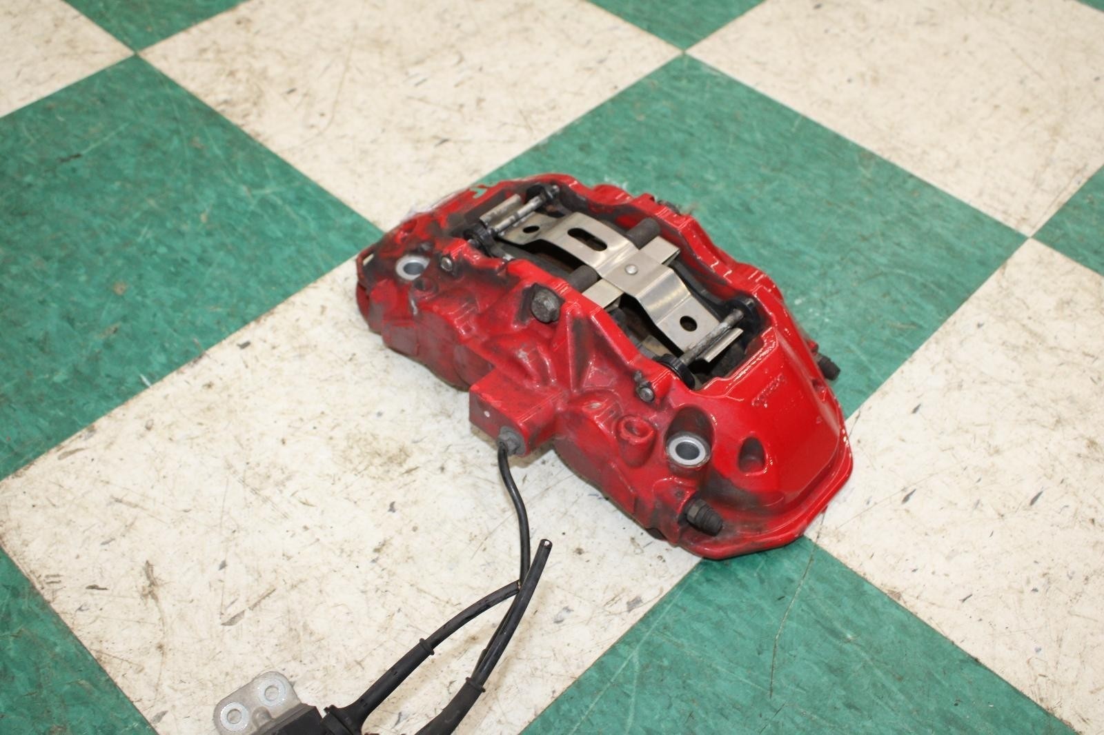 Maserati Ghibli 2014-2020 Front Right Brembo brake caliper with pads