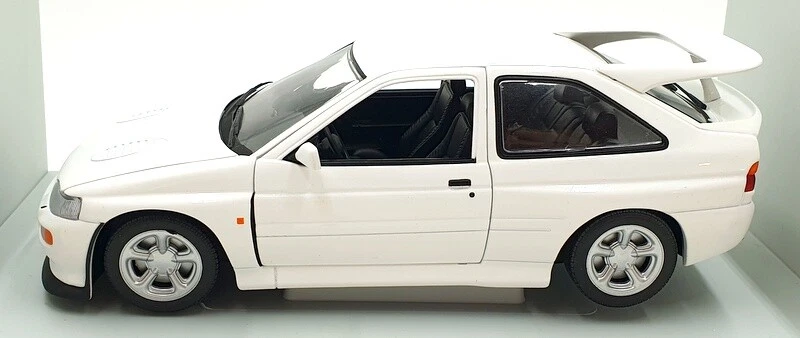 UT Models 1/18 Scale Diecast 180 082103 Ford Escort Cosworth 1992 - White - Image 3 of 4