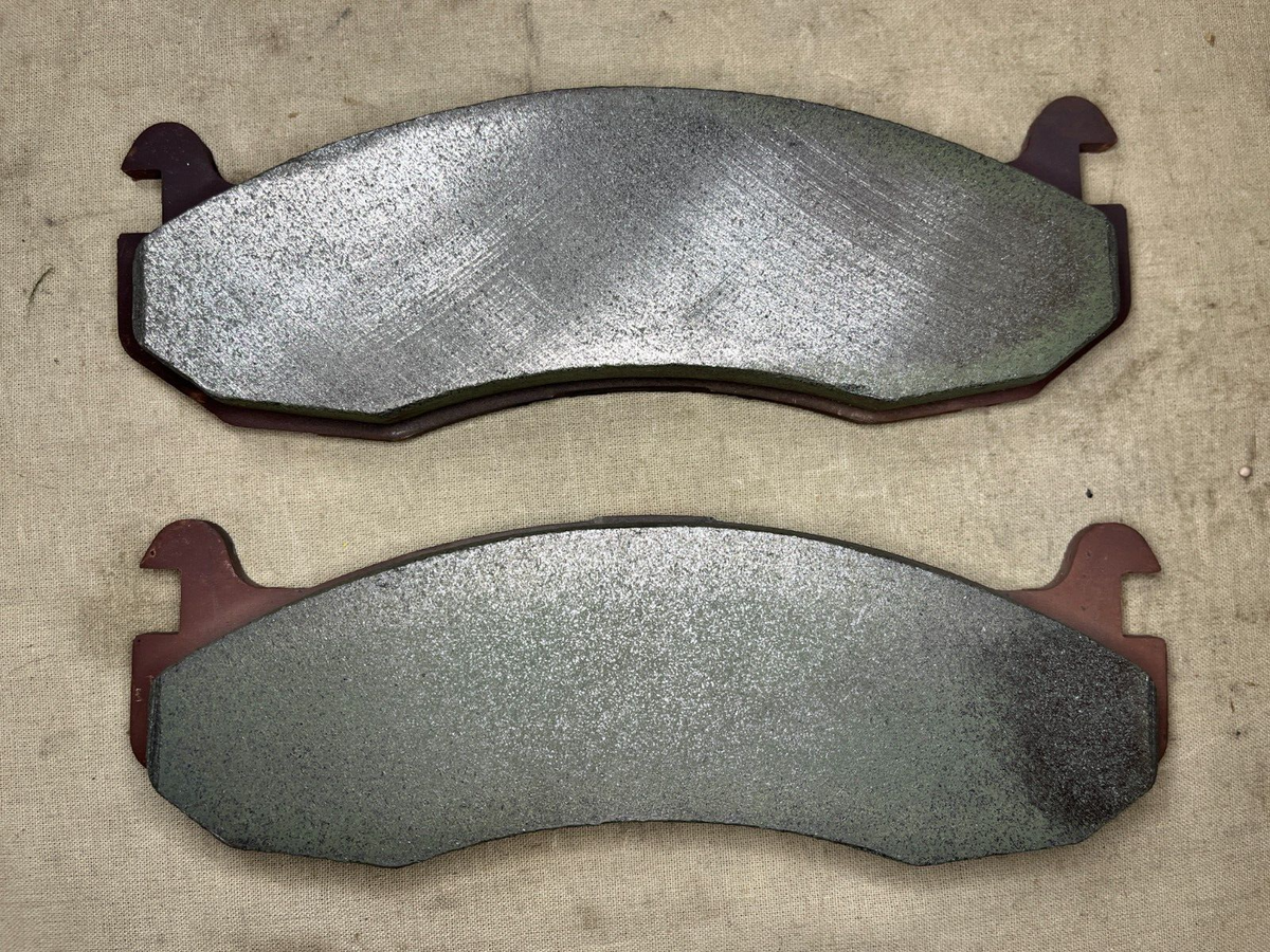 Gray MACH 55W ver.c　24-25 HMMWV AM GENERAL 57K3565 FRONT OR REAR AXLE BRAKE SHOE SET