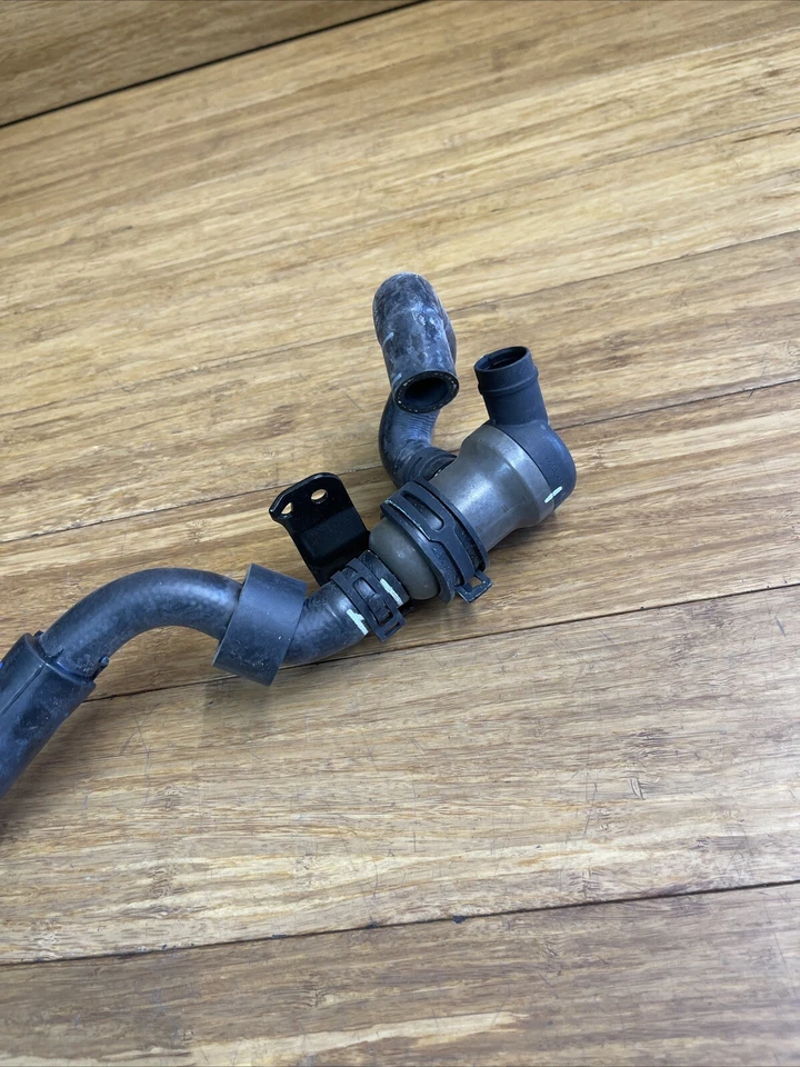 Bomba de agua auxiliar OEM 2005-2009 Audi A3 Volkswagen Jetta 2,0 L con soporte Foto 2 de 4