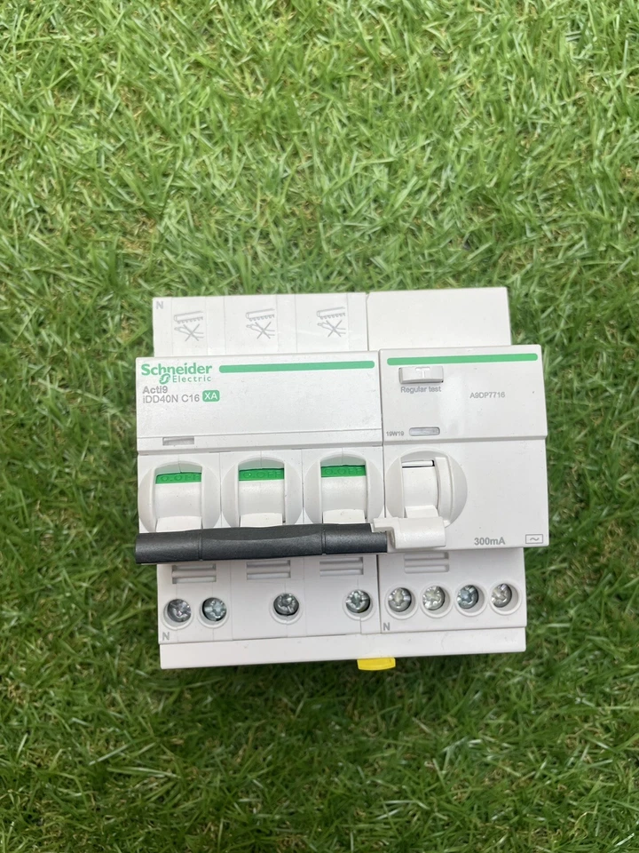 SCHNEIDER A9DP7716 iDD40N XA - disjoncteur différentiel auto 3P+N C 16A 6000A/10kA 300ma