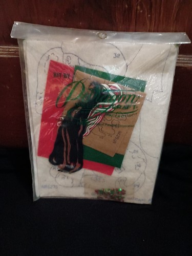 Vintage Paragon Needlecraft Puppy Stocking Kit #6275 Christmas Collection NOS - Picture 3 of 4