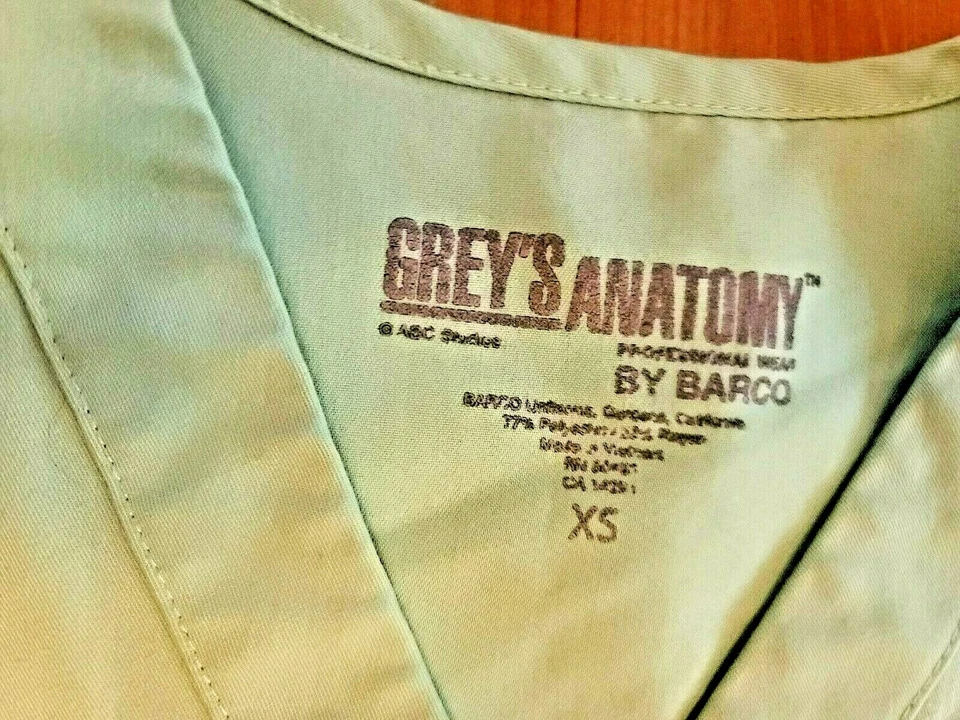 GREY'S ANATOMY LIME GREEN SCRUB TOP SIZE XS - Image 2 of 4