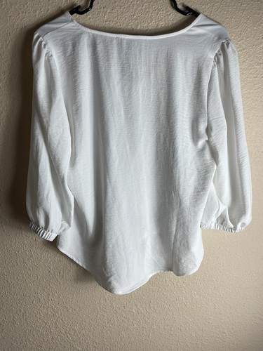 NWT Olivia & Martin White Top Sz Medium With A Knot - Picture 4 of 7
