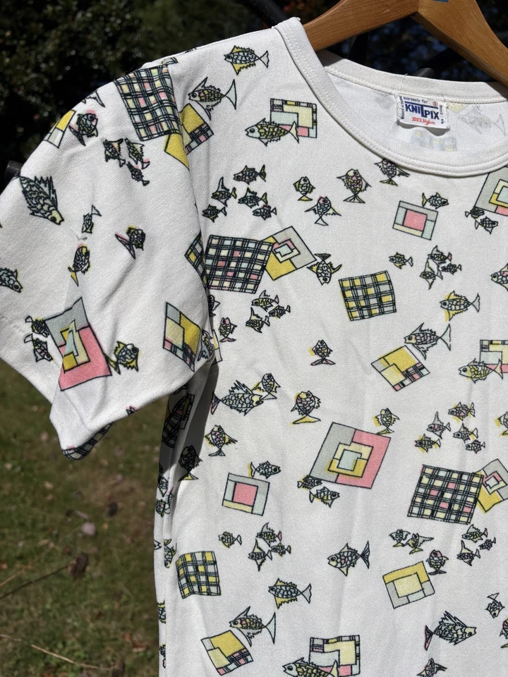 Vintage 1970s Knitpix 100% Nylon Graphic Tee Fish Modernism Size Small - Image 4 of 4