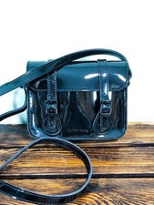 Borsa a tracolla Dr Martens 7 pollici mono nera borsa in pelle verniciata lucida (75)