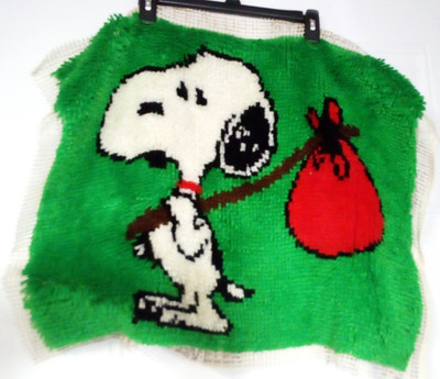 VTG PEANUTS SNOOPY LATCH HOOK RUG KIT COMPLETED 26''X20'' HOBO P