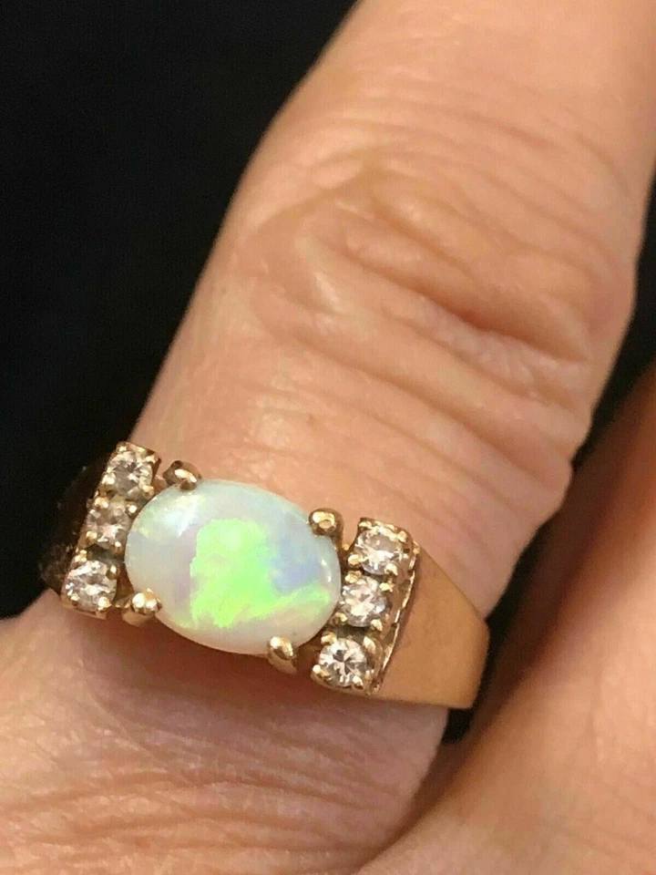 Anillo de compromiso vintage de diamantes de ópalo de fuego de 2,20 quilates enchapado en oro amarillo de 14 quilates Foto 4 de 4