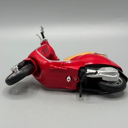 Maisto Vespa Primavera 150 Red Scooter Motorcycle 1/12 Scale - Picture 7 of 7