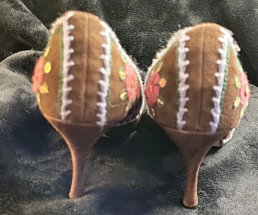 Tacones Kathy Van Zeeland Marrón Gamuza Adornados Peep Toe Talla EE. UU. 10 Foto 3 de 4