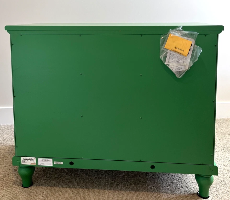 Cómoda Ethan Allen Sarah Pequeña de 3 Cajones de Colección Colores Verde Kelly Foto 2 de 4