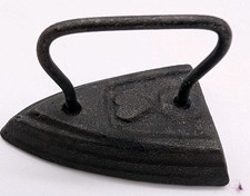 Vintage Miniature Cast Iron Sad Iron Heart Design   Antique Toy / Salesman...