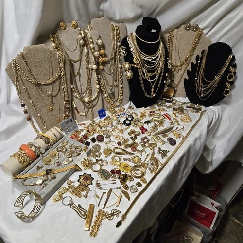 Vtg Lot 200 Trifari Brooch Earrings Avon Napier Signed Unsign All GOLD TONE 6#